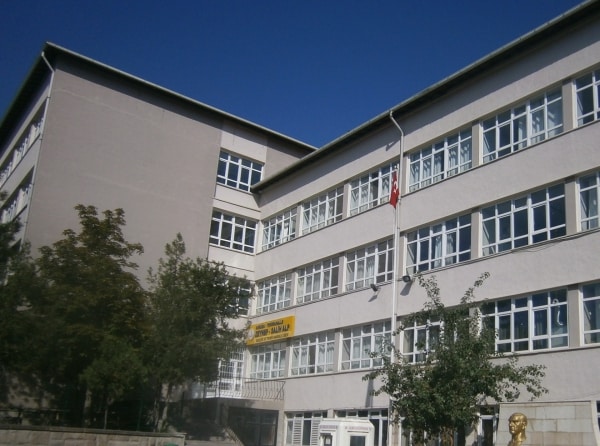 Yenimahalle Zeynep-Salih Alp Mesleki ve Teknik Anadolu Lisesi Fotoğrafı