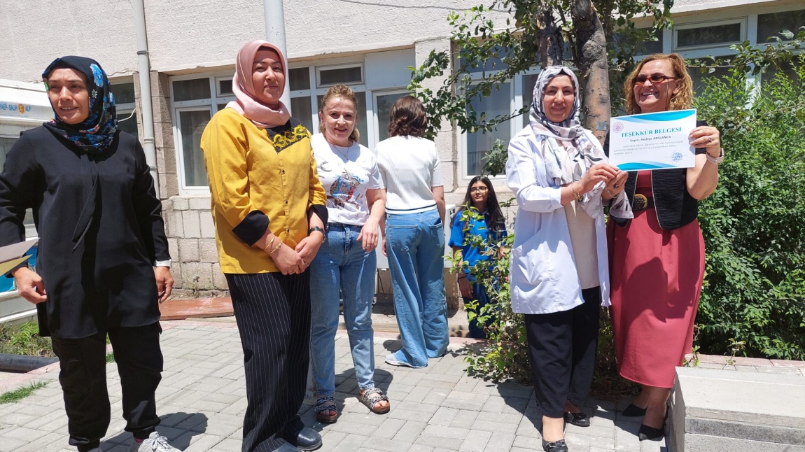 Yardımcı Personel ve Usta Öğreticilerimize Başarı Belgeleri Verildi