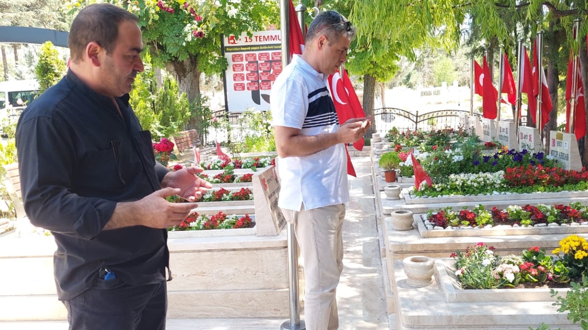 15 Temmuz Şehidi Yusuf Elitas'ın kabrini ziyaret ettik.